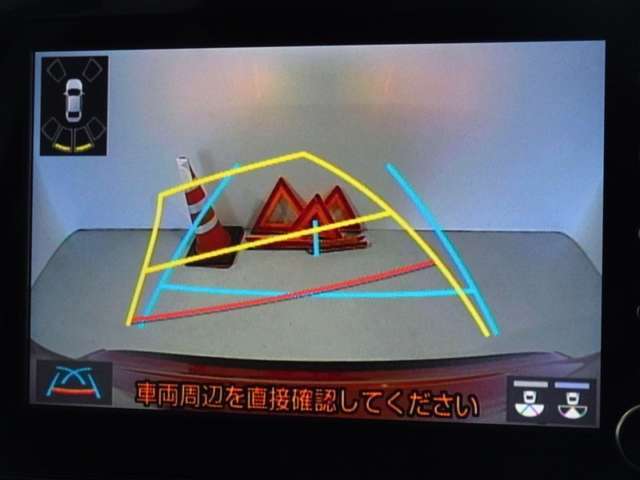 バックガイドモニターを装備してます、車庫入れもラクラクです。