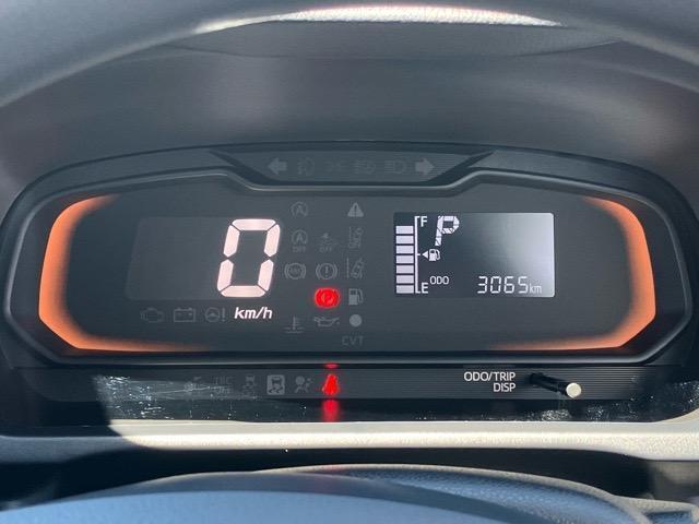 文字が大きく、とっても見やすいメーターです☆ディスプレイがグリーンに光ると、燃費の良い運転をしている証拠です（＊＾＿＾＊）