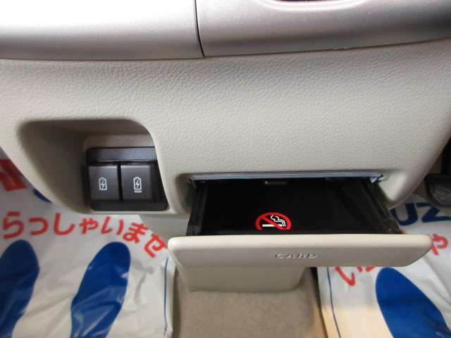 USB充電ソケット二口（TypeA・TypeC）、カードケース☆無料保証付き販売車です！ ☆全国どこへでも！ 陸送可能(有料)ですので、県外の方も是非ご相談ください！