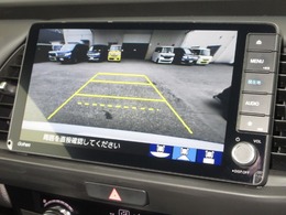 バックをするとき自動でリアの様子が映る『リアカメラ』付き！ナビ画面で確認しながらバックができますから安心ですね。でも、目視も大切ですよ！安全第一でお願いします！