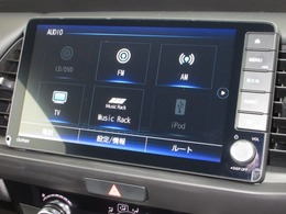 ナビゲーションはギャザズ9インチメモリーナビ（VXU-245FTi）を装着しております。AM、FM、CD、DVD再生、Bluetooth、音楽録音再生、フルセグTVがご使用いただけます。