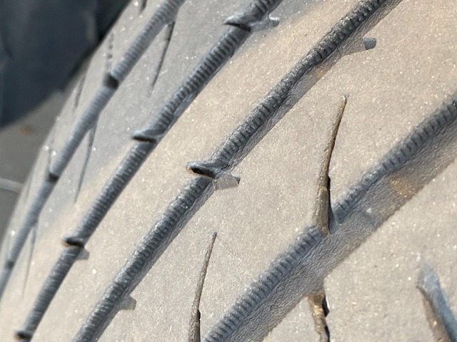 タイヤ残り溝は5mmです◎