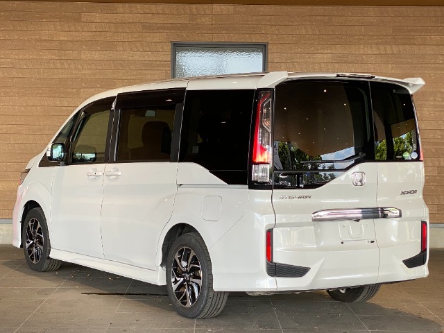 当店中古車には車両価格の中に最長2年間のHonda中古車保証が既に含まれています◎保証期間中は、どれだけ走って頂いても保証が切れることはありません♪※中古車のグレードにより保証期間は変わります。