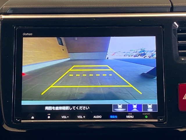 Honda純正ならではの見やすいバックカメラを装着しております◎駐車時の安心感が高まりますね！