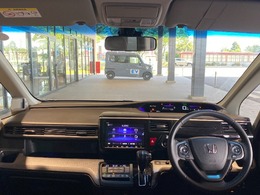 Honda純正9インチメモリーナビを装着しております◎普通のカーナビでは把握できない多彩な情報をご提供するHonda独自の【通信型ナビ】です☆通信費はHondaが負担致しますので無料でご利用頂けます♪