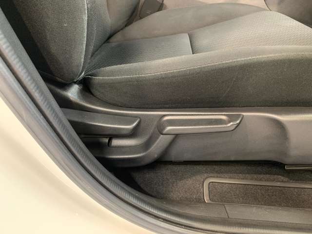 高さ調整も可能なシート。ドライビングポジションは運転には重要ですよね