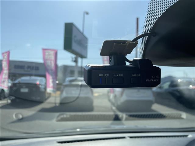 気になる車はすぐにお問い合わせください！画面右側の0066から始まる無料ダイヤルからお問い合わせ下さい！専門スタッフがお車のご質問にお答えいたします！