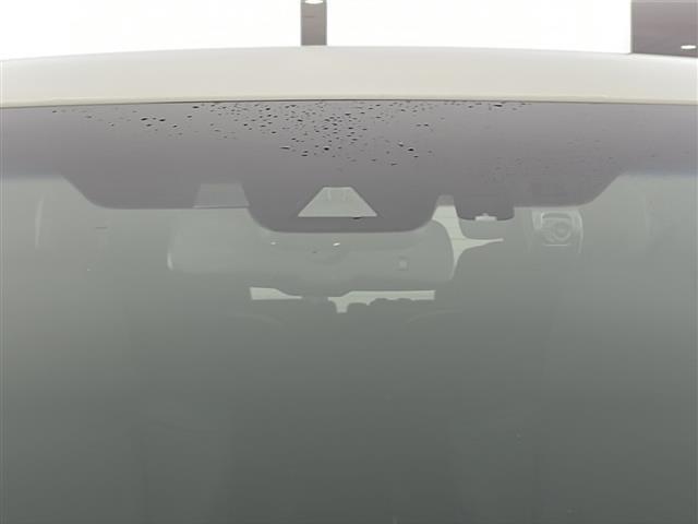【ドライブレコーダー】映像・音声などの運転中の記録を残します。事故などを起こした起こされた時の証拠になりえますので、もしも時でも安心ですね。