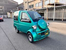 まるで生き物？そうミゼット2のキャッチコピーは『ミゼットを飼おう』、そしてこのカーゴタイプは『ふたりで飼おう』です。メーカーが認める生き物です（笑）