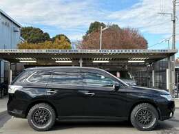 右側も大きな凹みや傷などなく、キレイな状態です♪