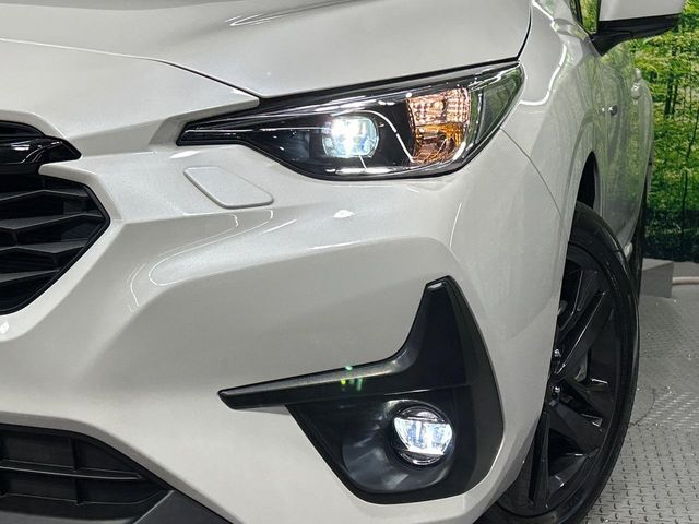 【LEDヘッドライト】悪天候や夜間走行時も良好な視界を確保し安心して運転できる高輝度LEDヘッドライトを装備！点灯速度が早く、消費電力も抑えられています。