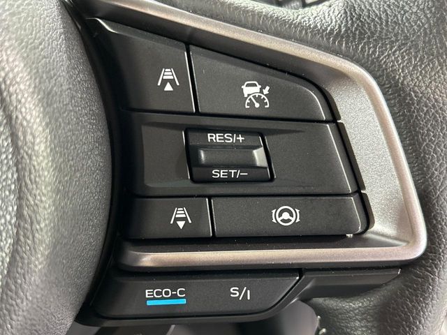 【全車速追従機能付クルーズコントロール】高速道路での長距離走行が楽に！！自動で速度を保つクルーズコントロールが、衝突軽減システムと連携し、前方の車両を感知して車間を保つように速度調節してくれます！！