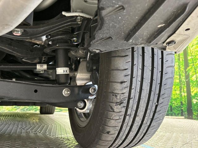 お車を安心してお乗りいただく為には、足回りの定期点検が欠かせません。サービスサポート（有償保証）では無料点検もご提供しており、安心のカーライフをお過ごしいただけるサポート体制が整っています。