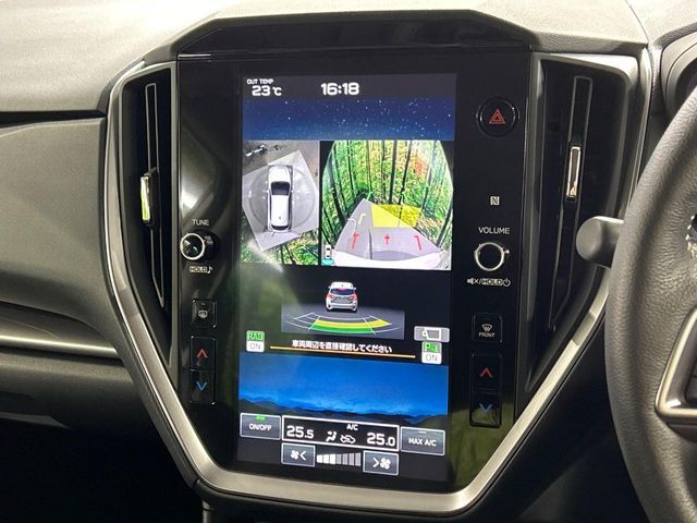 【マルチテレインモニター】車のフロントやサイドのカメラ画像を同時にモニター表示することで、悪路や狭い道を走行時でも周囲の状況確認ができ安心！本格SUVにうれしい装備です♪