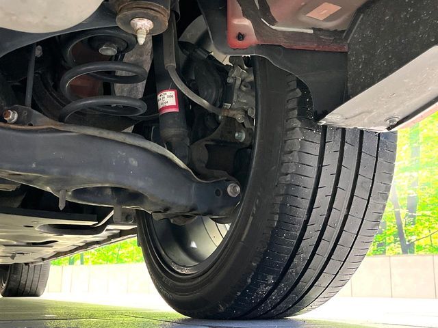 お車を安心してお乗りいただく為には、足回りの定期点検が欠かせません。サービスサポート（有償保証）では無料点検もご提供しており、安心のカーライフをお過ごしいただけるサポート体制が整っています。