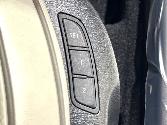 【メモリー機能付きパワーシート】ドライバーごとに設定したシート位置を記憶して、ボタン一つで切り替えできる便利な機能！運転する方が複数名いらっしゃるご家庭におすすめです♪