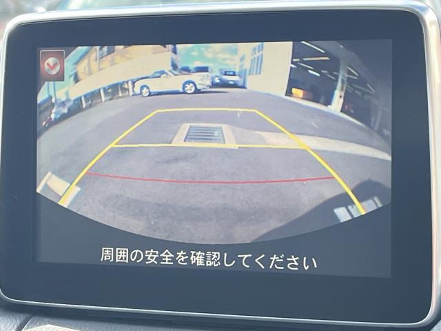 【バックモニター】バック時の見えない後方視界をサポートします。