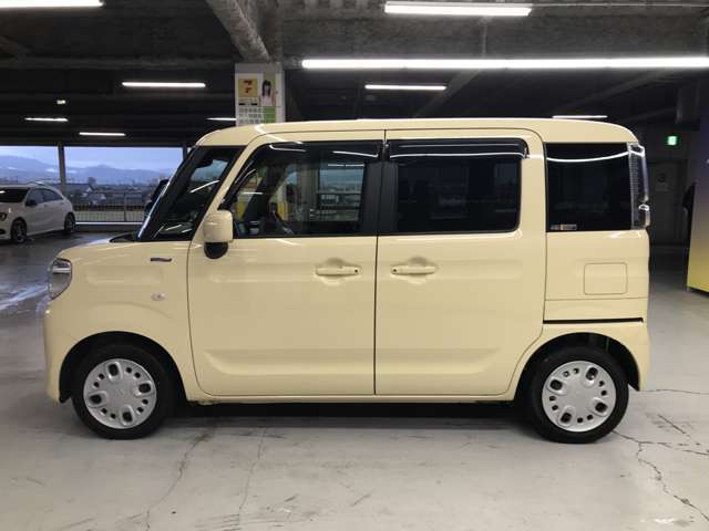 エンジンルーム、室内、クリーニング済みです。厳選したお車を屋内展示場にて展示中☆車両品質には自信がございます！ぜひ一度ご来店ください！！