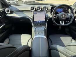 ブラックレザーメモリー機能付きパワーシート・シートヒーター　リアアクスルステアリング　パワートランクリッド