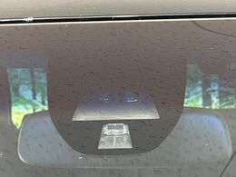 【シティブレーキアクティブシステム】低速走行中に前方の車両等を認識し、衝突しそうな時は警報とブレーキで衝突回避と被害軽減をアシスト。より安全にドライブをお楽しみいただけます。