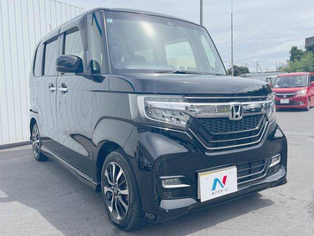 大好評のボディコーティング「弾スプラッシュコート」もご納車までに施工可能。通常のガラスコートと異なる、耐久年数6年の無機質ガラスコーティングが、ボディをキレイな状態に保ってくれます。