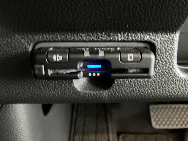 【ETC】便利なETC車載器も装備！高速道路の料金所もスムーズに通過できます。今や必須の装備ですね！お客様用にセットアップをしてのお渡しとなります！