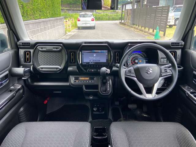 ”SELECTION”では愛車ご購入のお手伝いはもちろん、ご購入後のアフターケアを大切にしているお店です。また、展示場に無い車輌もご相談いただければ迅速にお探し致しますので是非一度ご来店ください。