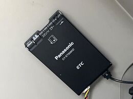 【ETC】高速道路の料金所をストレスなく通過！話題のスポットやサービスエリアに多い「スマートIC」利用時は必須のアイテムです。当店でセットアップを実施、ご納車当日からすぐにご利用いただけます！