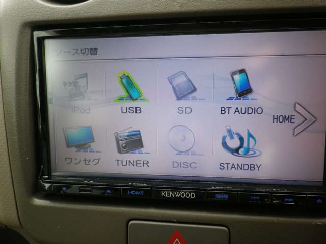 古いですがそとケンウッドナビ。bluetooth使えます。