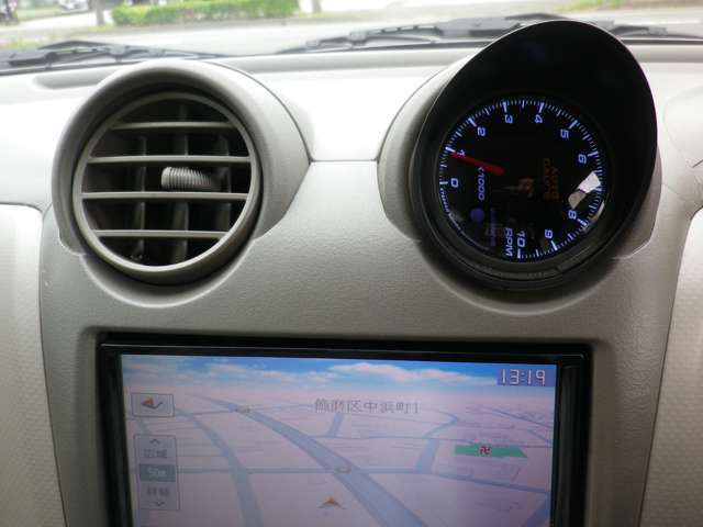 タコメーター。わざと90度ずらしております。よく使う回転域を真上になるよにです。