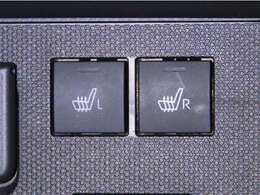 左右前席にシートヒーターを装備しています。寒い日には便利な装備ですよね。