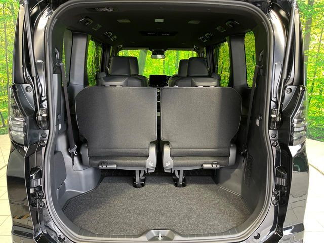 普段のお買い物や通勤、送迎等に十分な荷室スペースを確保しております。セカンドシートを倒すと、大きな荷物の積載も可能です♪