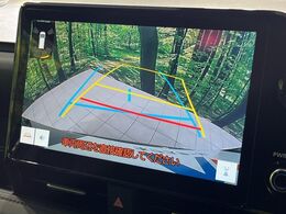 【バックカメラ】駐車時に後方がリアルタイム映像で確認できます。大型商業施設や立体駐車場での駐車時や、夜間のバック時に大活躍！運転スキルに関わらず、今や必須となった装備のひとつです！