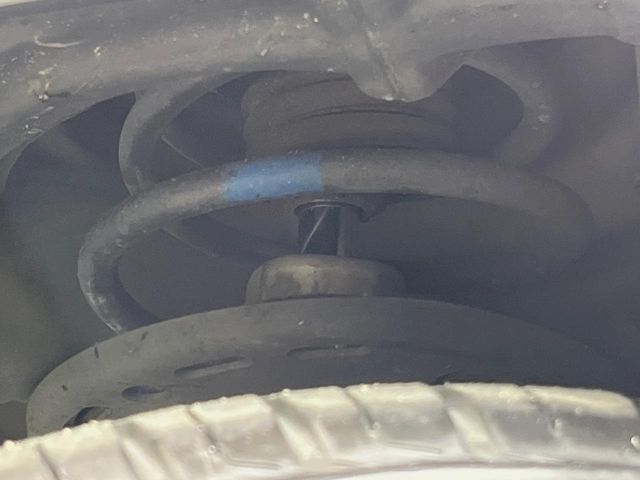 お車を安心してお乗りいただく為には、足回りの定期点検が欠かせません。サービスサポート（有償保証）では無料点検もご提供しており、安心のカーライフをお過ごしいただけるサポート体制が整っています。