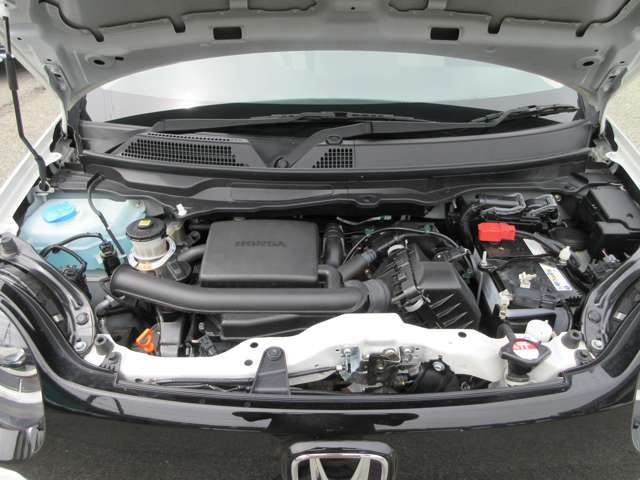エンジンルームも綺麗に洗浄してから納車致します。普段あまり見ることが無い箇所だからこそ綺麗だと感動しますよね（＊´▽｀＊）