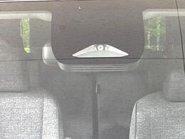 【トヨタセーフティセンス】走行中に前方の車両等を認識し、衝突しそうな時は警報とブレーキで衝突回避と被害軽減をアシスト。より安全にドライブをお楽しみいただけます。