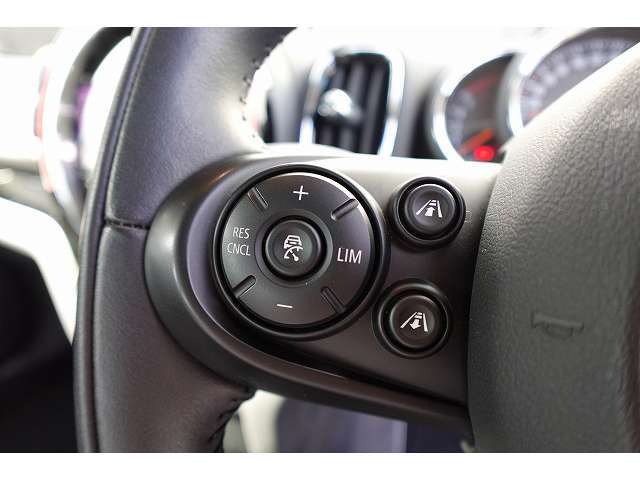 アクティブクルーズコントロールも装備してます