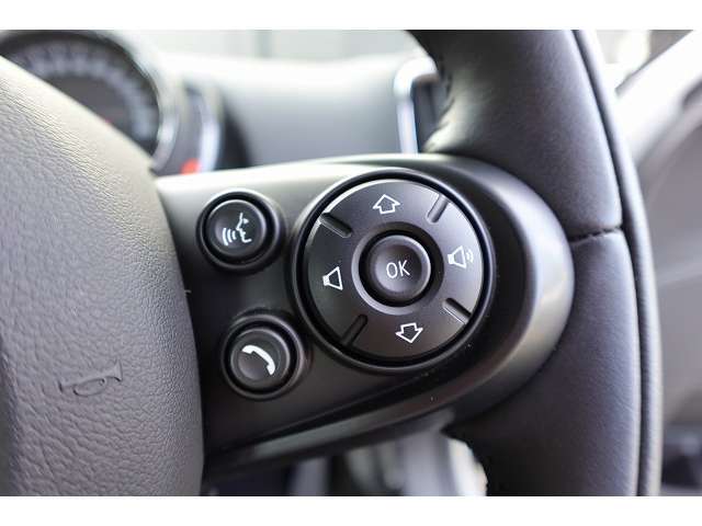 運転に集中しながら選曲や音量調整が可能です。