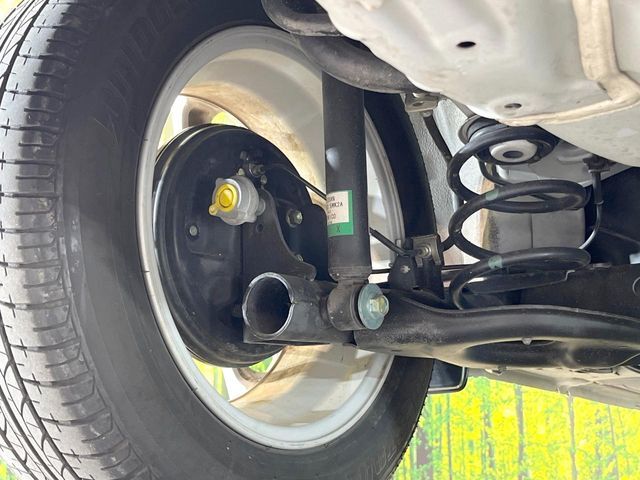 お車を安心してお乗りいただく為には、足回りの定期点検が欠かせません。サービスサポート（有償保証）では無料点検もご提供しており、安心のカーライフをお過ごしいただけるサポート体制が整っています。