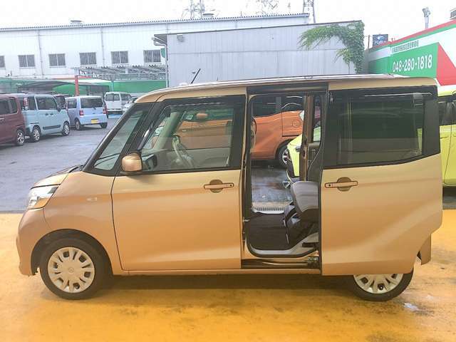 オートスライドドア付きで便利！傾斜に駐車した場合でも、スライドドアの開閉に苦労しません！後から装着困難な装備です！