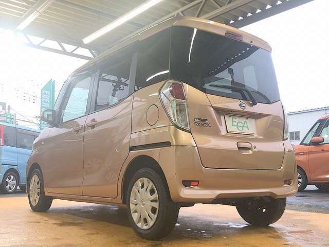 CVT車です。エンジン回転数と車速の関係を自由に設定できることから、エンジン出力を非常に効率よく活用でき、従来のATやMTにあった変速ショックを皆無にでき燃費面でも大きなメリットです！