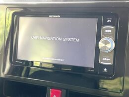 【ナビゲーション】目的地までしっかり案内してくれる使いやすいナビ。Bluetooth接続すればお持ちのスマホやMP3プレイヤーの音楽を再生可能！毎日の運転がさらに楽しくなります！！