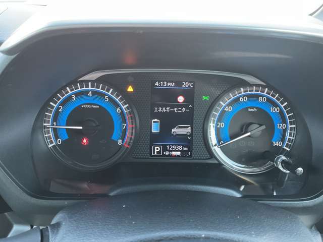 視認性の高いメーターで運転情報を的確に把握できます