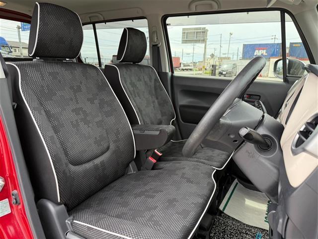 【運転席】シートの座り心地もばっちりです。やわらかく、身体を包み込んでくれるような質感のシートですよ☆長距離ドライブでも疲れません！