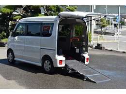 スロープも軽くて女性にも簡単にスロープ出せます。登録済みですのですぐに乗ることができます。新車ですと総額が270万ほどになりますので直ぐ購入出来てすぐ使えます。施設、タクシーでもお買い得です