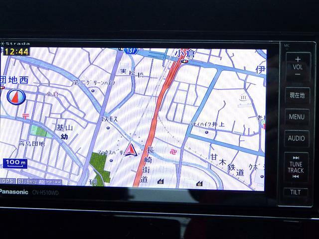 ナビゲーション付きです。ドライブに便利な地図や情報が入手できます。