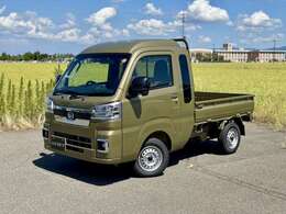 車両の品質管理は室内展示場を完備しておりますので、品質を保った状態の車両をご覧いただけます。