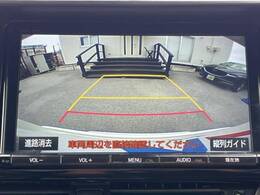 【バックカメラ】駐車時に後方がリアルタイム映像で確認できます。大型商業施設や立体駐車場での駐車時や、夜間のバック時に大活躍！運転スキルに関わらず、今や必須となった装備のひとつです！