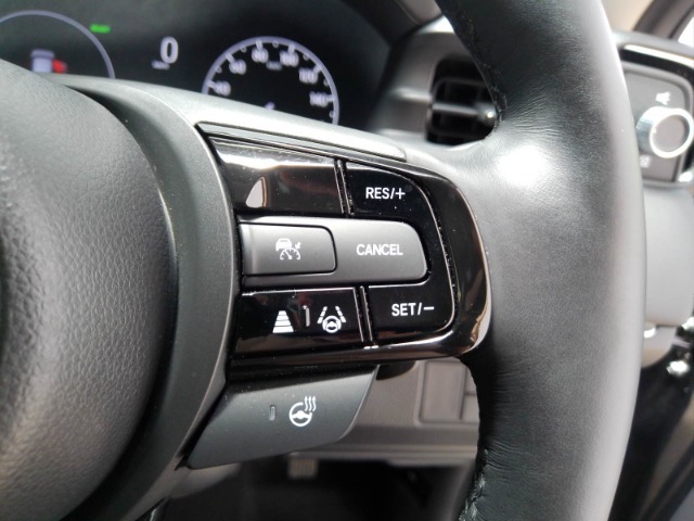 多彩な安心・快適機能を搭載した先進の安全運転支援システムのHonda　SENSINGを搭載しております。