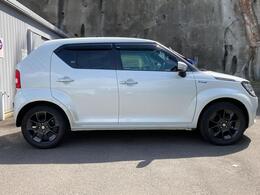 車体色　ピュアホワイトパール